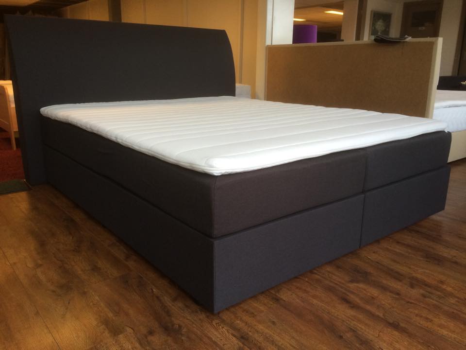 KingsQueensBed's tweet photo. Nieuw in ons assortiment: King Cupido Boxspring. http://t.co/kBtlqd0UGj http://t.co/gu0ONPhBNy