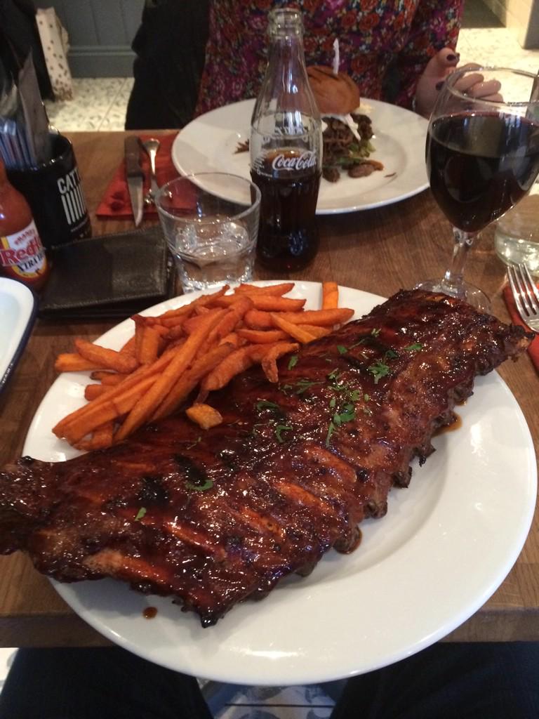 anthonyclarke83's tweet photo. Got to love a rack of ribs http://t.co/Ho6uXNqkUv