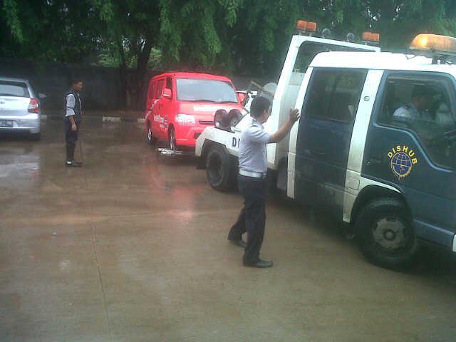 affandik22's tweet photo. Hasil penertiban parkir liar di jln pemuda jaktim mendarat di kijang 22 @DKI_Dishub @UPTAJDishubDKI http://t.co/m91QEpDsiN