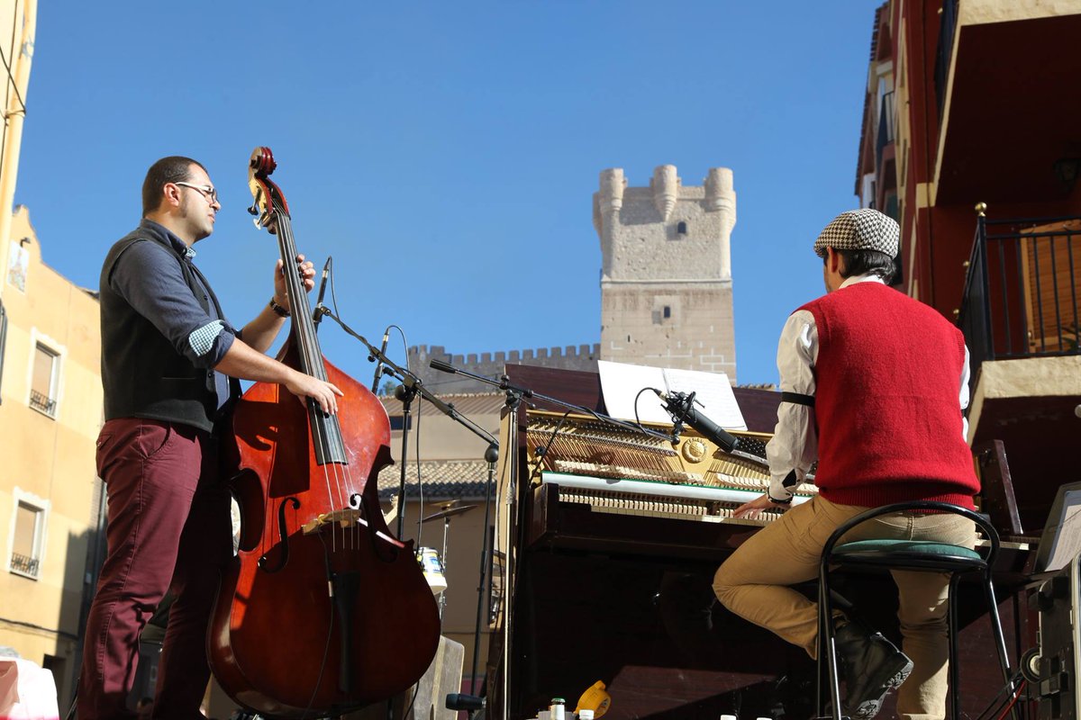 MarcaVillena's tweet photo. Este fin de semana hemos disfrutado con la música de #DixieProject
Talento #MarcaVillena
#Villena @BMVillena http://t.co/2V2Mz18K33