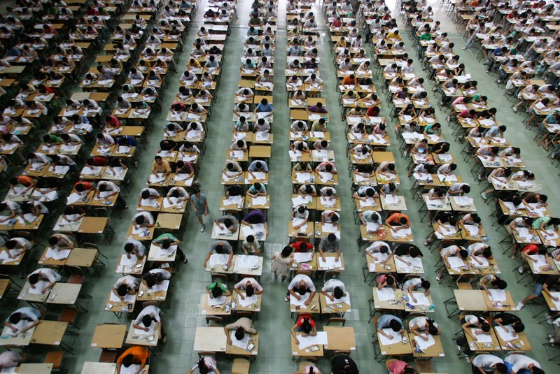 HashLearnNow's tweet image. 'Gaokao' day-China's largest entrance exam. Close to 9.8 million students took the test in 2014. (via @Reuters)