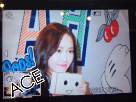 [PIC][18-01-2015]Jessica khởi hành đi Hồng Kông để tham dự sự kiện "Anya Hindmarch" vào chiều nay B7sz1_xCYAAL652