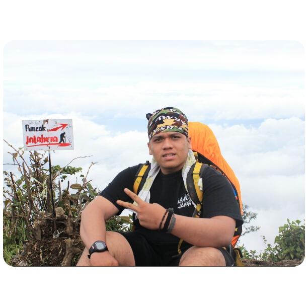 thrinaldoTDR's tweet photo. mt. cikuray 2821 mdpl http://t.co/reFiTJPPo0