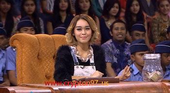BolaNaga's tweet photo. @Conchitacs menjadi news anchor dadakan :) di @ini_Talkshow eps #IniTalkshowNETlagu http://t.co/1mfrdVrxaS http://t.co/M5yh0vnvHG