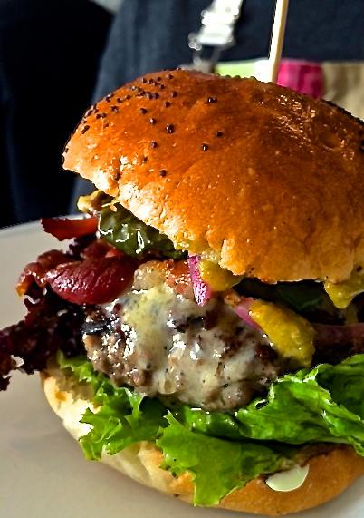 VinceGandey22's tweet photo. @Deliveroo Burgers make everything OK. especially the Super Diablo from @LuckyBrighton #WeKnowRight http://t.co/KcGMqTuswz