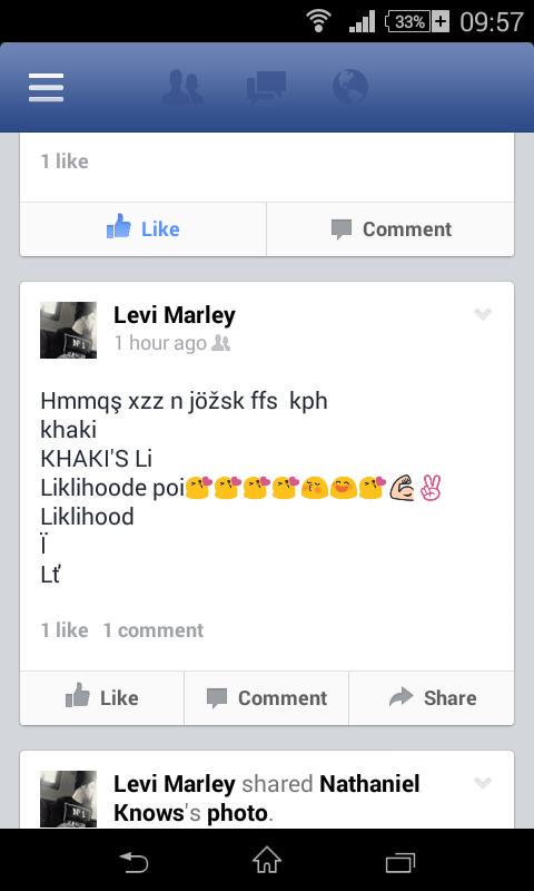 itzlevzz's tweet image. Mads writing her status on Facebook and that😂😂