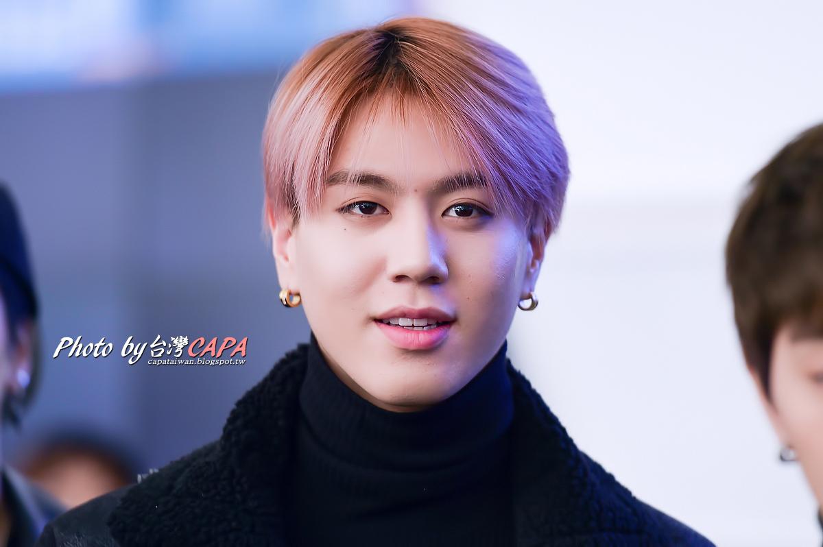 B7tHdc-IQAAraXK.jpg:large