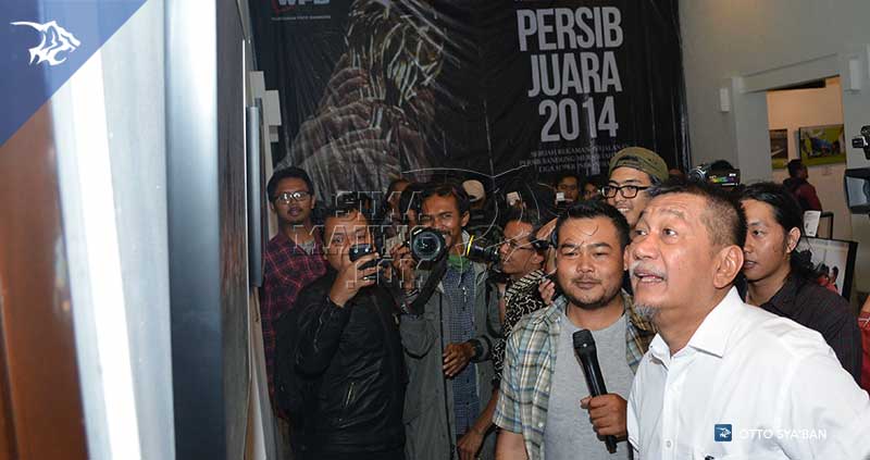 simamaung's tweet photo. Repost - Cerita Persib Juara Lewat 75 Gambar | Link http://t.co/PgrQNhjg8H | http://t.co/J8ZJFaV6iG