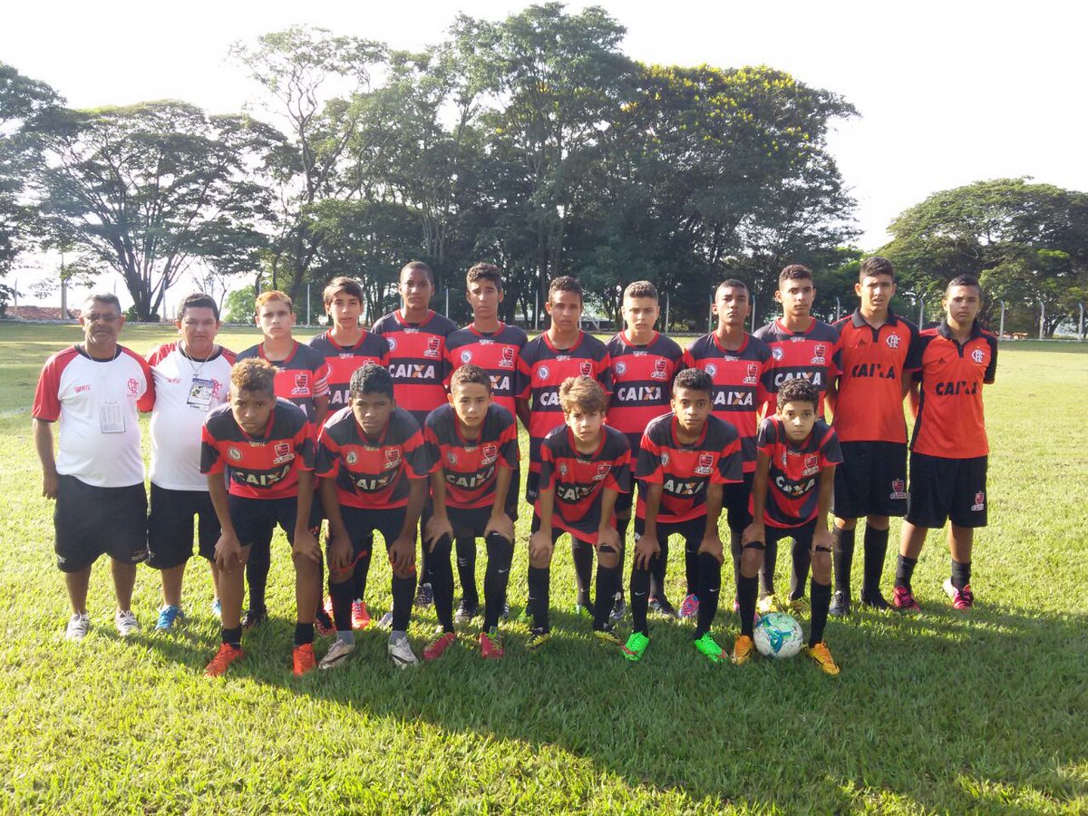 Escolinha_flago's tweet photo. Torneio em Rancharia, SP

Escolinha Fla Goiânia presente com a maior delegação do Brasil.
7 categorias, 115 atletas http://t.co/9D91yRFHYH
