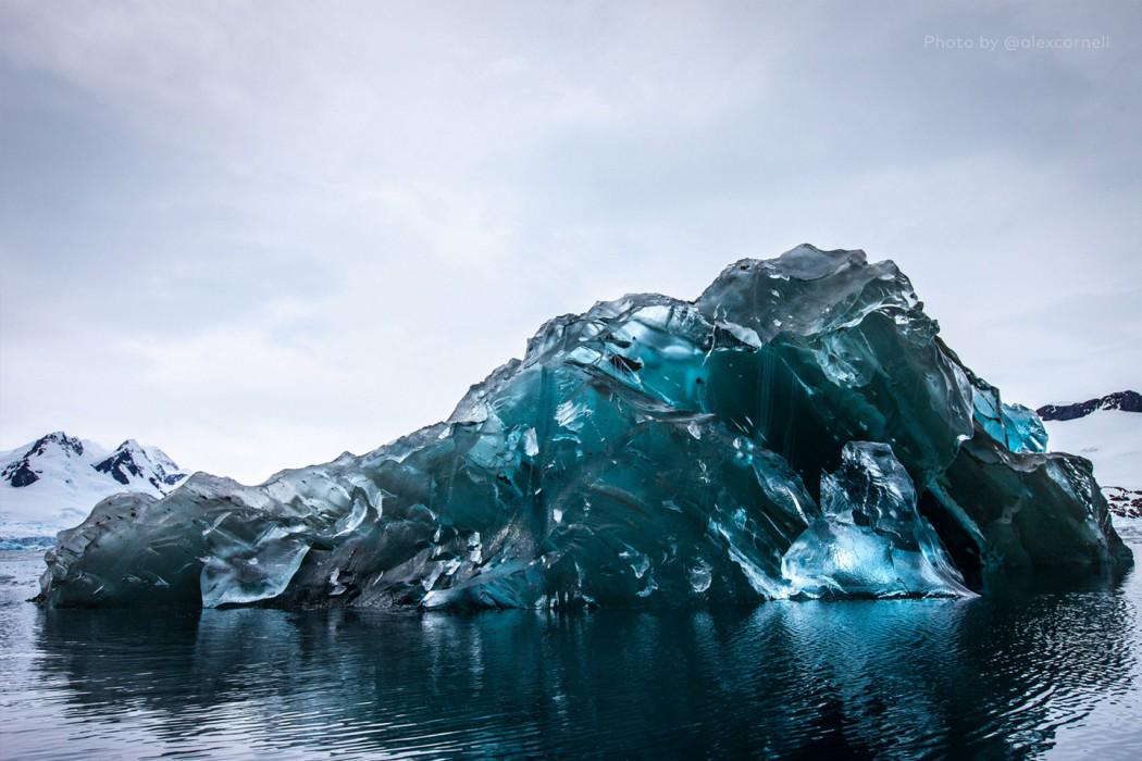 FreePrints_FR's tweet photo. Phénomène rarissime : un iceberg renversé en Antarctique ! #AlexCornell
@FreePrints_FR 
http://t.co/c93709AO7b http://t.co/iGQjWDRnFz