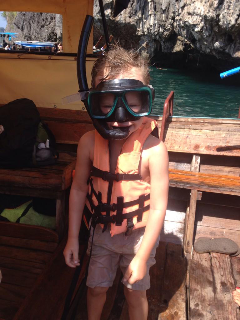 saratoke's tweet photo. Can't keep him out!!! #Snorkeling #Thailand #waterbaby http://t.co/bdSqZtD0Uh