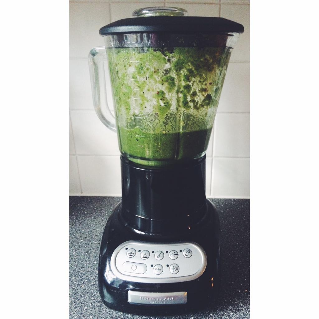 Solidhealthy's tweet image. Monday Green Juice! #kale #spinach #apple #blueberries #maca #wheatgrass #chiaseeds #flaxseeds #vitacoco