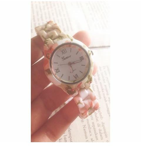GSA_shop's tweet photo. Jam flower 85rb free box+batre #cariproduk #jammurah #jamcouplemurah #ohcumiklan http://t.co/1U62oWe32C