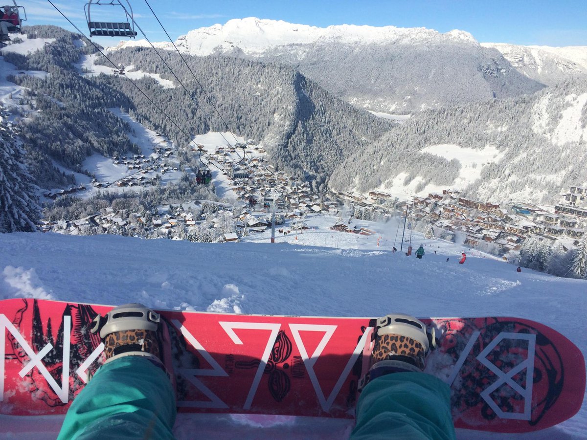 skiphysio's tweet photo. SkiPhysios Katie enjoying @laClusaz boardtest @BataleonBoards #switchbackbindings @Alpoholics @ThirtyTwo http://t.co/ldcx6guoTq