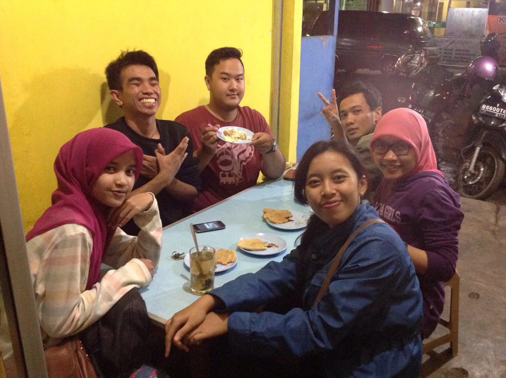 Ada kak <a href="/fahmitadjuddin/">fahmitadjuddin 🇲🇨</a> <a href="/dinanap/">dinan adiyat</a> @nsofyan_ <a href="/niindyap/">ibu yang biasa aja</a> <a href="/okieriski/">Oki Riski Karlisna</a> <a href="/apriRh/">apriani rahmawati</a> yg bbrp waktu lalu mampir ke Warung Omanis :)