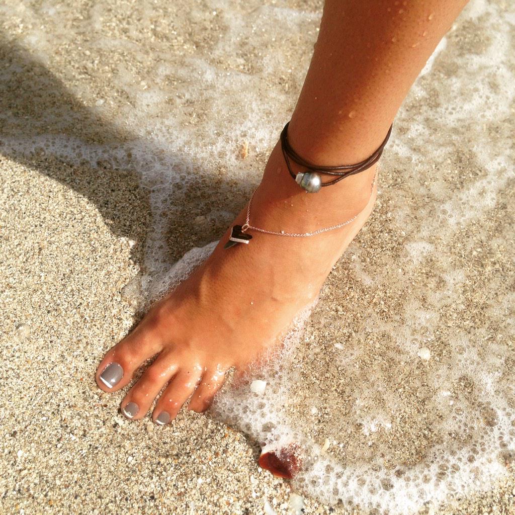krystalsasso's tweet photo. Pearls. Shark tooth. Anklets. O my! #krystalsassojewelry http://t.co/7evCSrJFIS