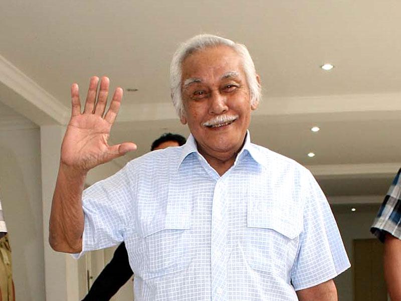 Innaa lillaahi wa innaa ilaihi raaji'uun. Tlah meninggal dunia Om Bob Sadino, Smg amal &amp; ibdahnya di trima allah swt.