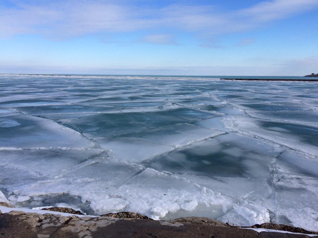 linnaing's tweet photo. Partly frozen Lake Michigan http://t.co/6CdfD2OBWI