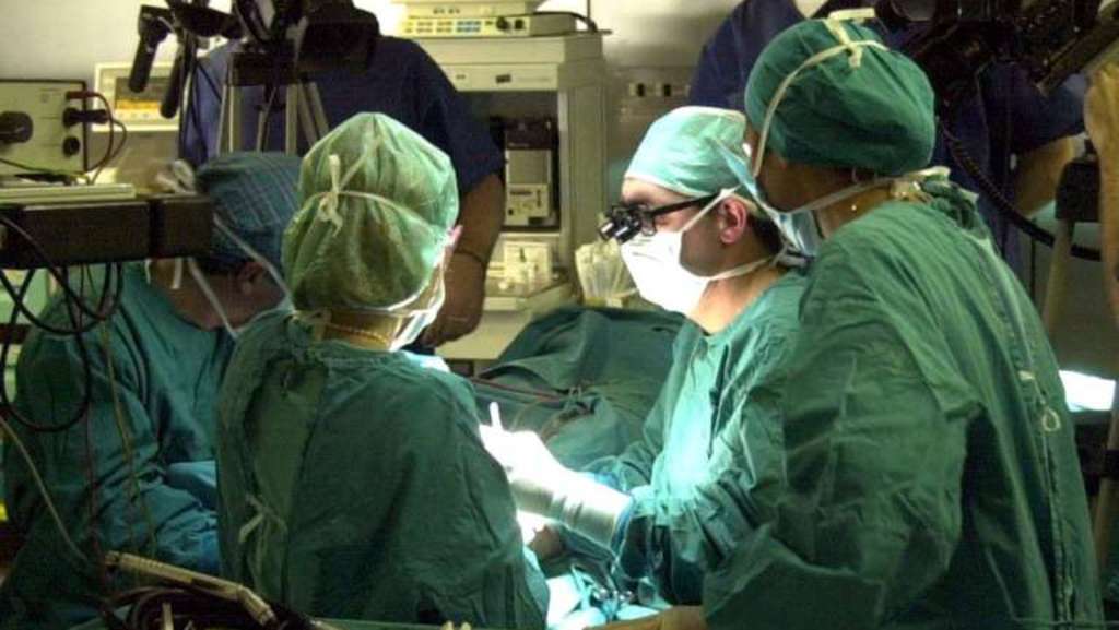 Medici cinesi utilizzano cellule staminali per curare un paziente paralizzato