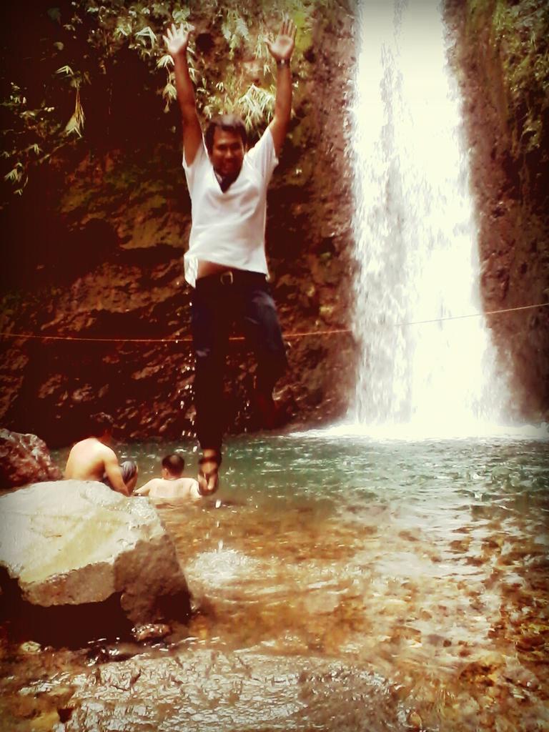 48_ian's tweet photo. @LRahmahyanti curug alami http://t.co/PDJyPYvwGL
