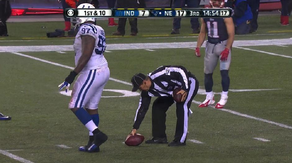 npsport's tweet photo. #Patriots under investigation for allegedly deflating footballs during win over #Colts http://t.co/MiDS118Da1 http://t.co/NUAXmUjlhA
