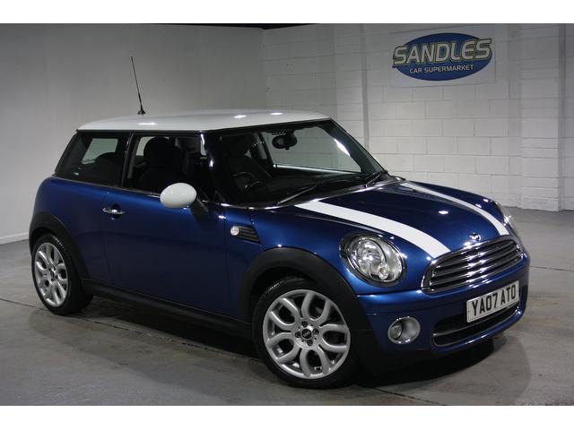 SandlesCars's tweet photo. Mini Cooper Diesel *** 17" Alloys*** just £6000 http://t.co/nA5S8jqjtJ @lookatmymini #mini #cooper #diesel #usedmini http://t.co/CqEr4mwQlG