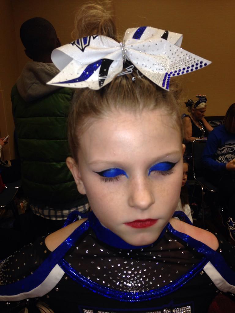 stephgorman0620's tweet photo. @BenjaminJPeter1 of @FaceOffSyfy season8 did a great job on #fancykatz makeup using @WinkCosmetics @JAMfestEvents http://t.co/75TO2O9NTr