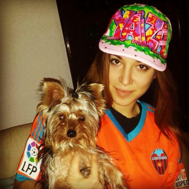 CustomStation's tweet photo. Yaiza con su gorrita personalizada #customstation! #gorrapintada #gorra #gorrapersonalizada #yaiza #arte #pedido #art http://t.co/NZUyVpRCZg