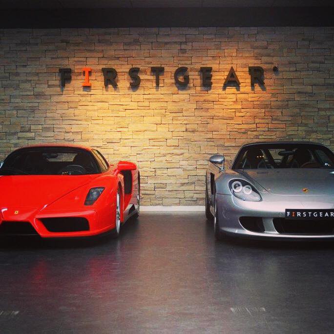 firstgearcars's tweet photo. Left or right?
#ferrarienzo #porschecarreraGT #porsche #ferrari #supercars http://t.co/MqbomunnVP