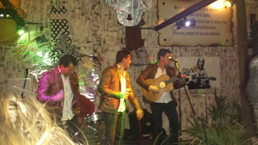 grupolubrican's tweet photo. Os dejamos algunas fotos de nuestra actuación en @D2cafecopas en Umbrete ¡Gracias a todos los que vinisteis! http://t.co/LByNSZqabI