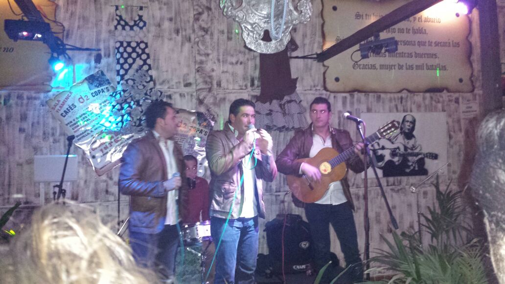 grupolubrican's tweet photo. Os dejamos algunas fotos de nuestra actuación en @D2cafecopas en Umbrete ¡Gracias a todos los que vinisteis! http://t.co/LByNSZqabI