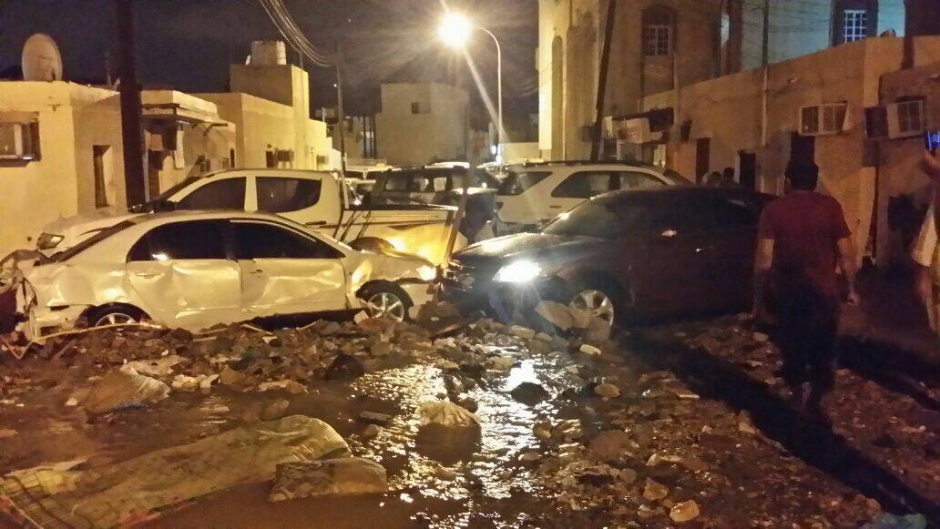 WeatherOman's tweet photo. وادي الحمرية يجرف ما يقارب 30 سيارة - #مركز_رذاذ #طقس_عمان #الحمرية_تغرق 
@al_wisal http://t.co/zk3LCFYM5t