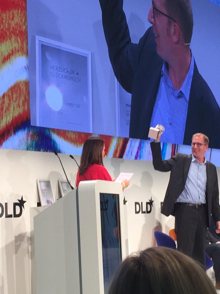 Yeah! <a href="/SusannRemke/">Susann Remke</a> handing over #focus digital star award to <a href="/moovel/">Moovel</a> CEO! We feel so honored! #dld15