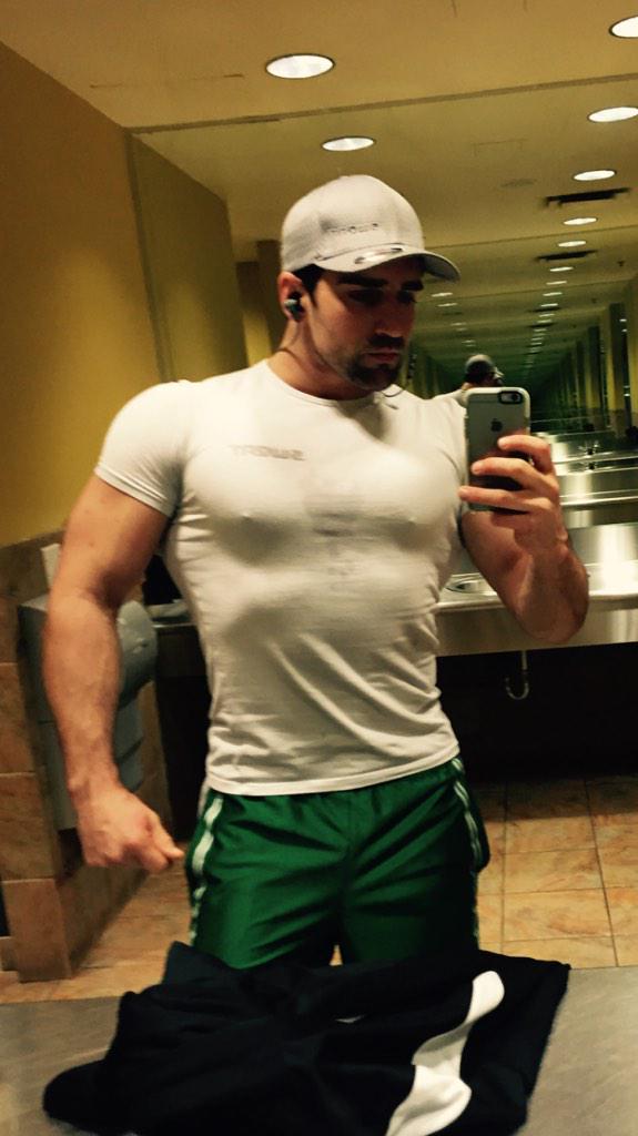sweatcollection's tweet photo. Sweat Alert: @coreyswiergosz sweating it out at @GoldsGymBurnaby @Ruffroad http://t.co/kwB5rByu7C