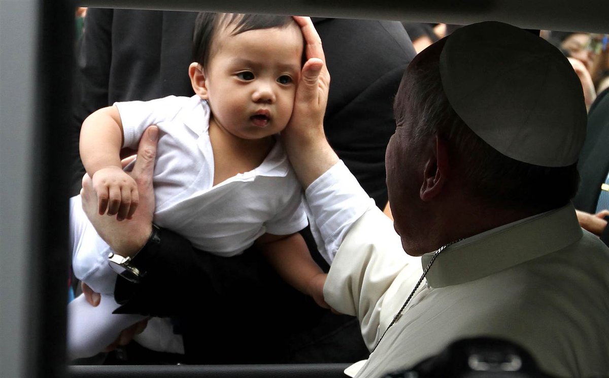 TODAYshow's tweet photo. See the best images from Pope Francis' (@Pontifex) Philippine tour http://t.co/9lLK3EdumJ http://t.co/tsi8nkBy7E