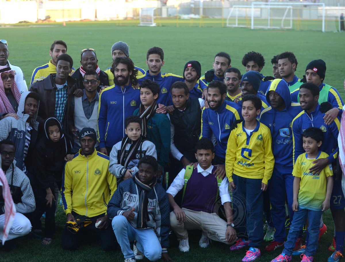 AlNassrFC's tweet photo. قام وفد من أبناء دار التربية الإجتماعية بمكة المكرمة اليوم بزيارة للنادي التقوا خلالها باللاعبين . 
#NFC http://t.co/HqhzKGhgYr