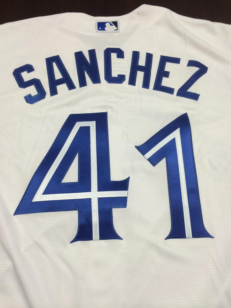 CrossIron_Mills's tweet photo. Coming to Crossiron Mills tomorrow to see @A_Sanch41? RT now to win this jersey! http://t.co/aEXvYjwwhR
