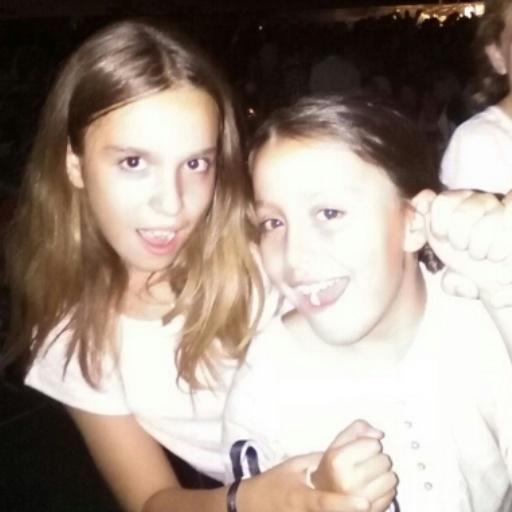 ClaudiaMCJ2's tweet photo. La gente que insulta, critica o se mofa de  ella no es una buena persona yo la quiero tal y como es la amo. #mcjunior http://t.co/ouMdxnRRCX