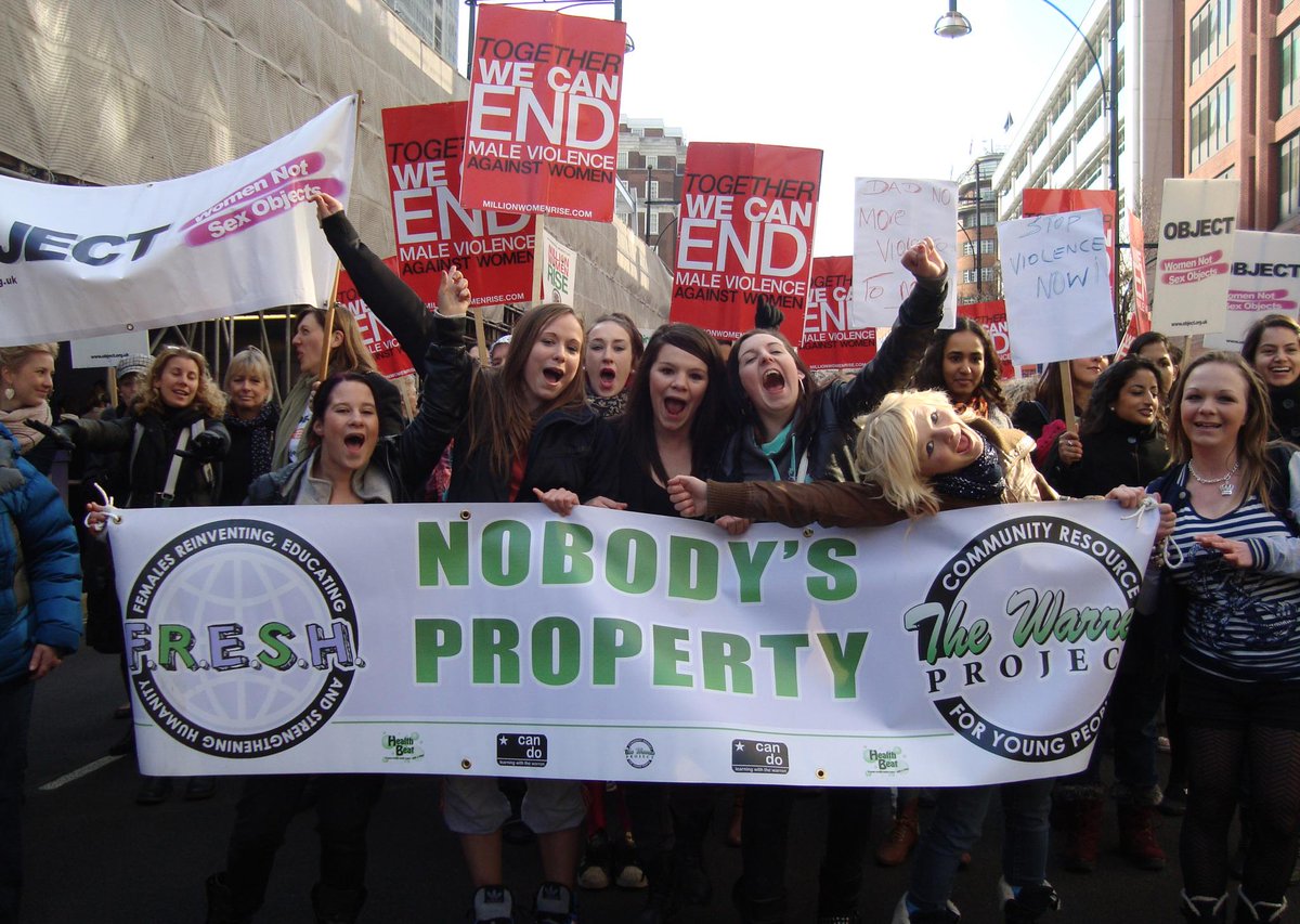 WarrenWomenHull's tweet photo. #WomenMakeItHappen FRESH (a group of young,working class women from Hull) make a stand against violence against women http://t.co/jeygTEdfF7