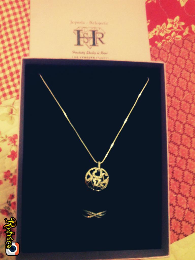 raqel_dehesa's tweet photo. Muchas gracias por el regalo pequeño Aunque el mejor regalo del mundo ERES TU GORDO :) TE AMO MUCHO MI VIDA (L) http://t.co/HLPtrVM2PN