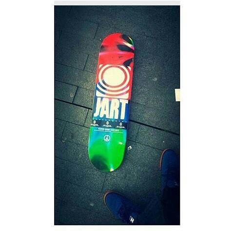 lgbtashy's tweet photo. I'll post a selfie only if I get 25 rts here. Oh and say hi to me skateboard 😂 http://t.co/Jk6Yolgo3k