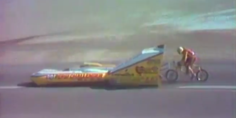 PopMech's tweet photo. This is how the bicycle land speed record of 152 mph was set In 1985. http://t.co/mz6HR1RnCu http://t.co/3lOaWeEcx5