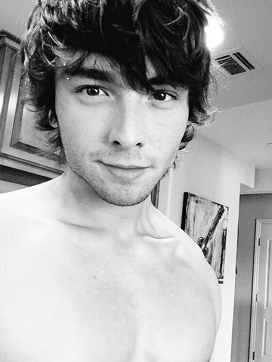wesleystromberg's tweet image. Still following people ! Going until I hit follow limit #WesleyMoreFriendsMonday