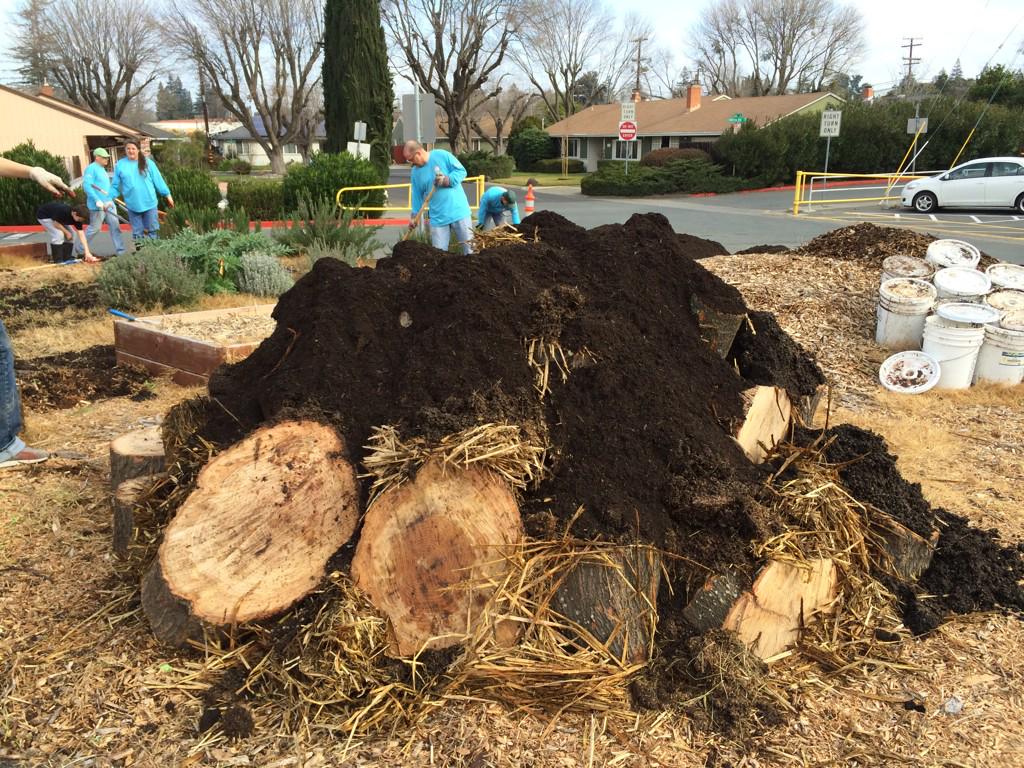 ctopfboman's tweet photo. #Kpcares4schools @kpnorcal @kpdiablo mlkday El Monte elementary the Hugel http://t.co/niatzTU8c5