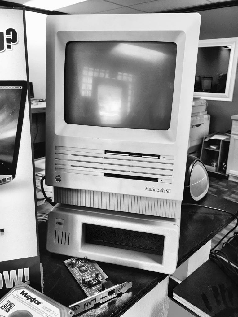cooolestnerd's tweet image. Anybody up for a game of Oregon Trail??? #oldschool #mac