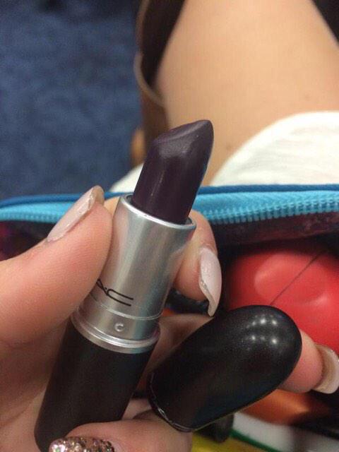 CosmetoIogy's tweet photo. when you find a lipstick to match your soul http://t.co/Us69zRDZXT