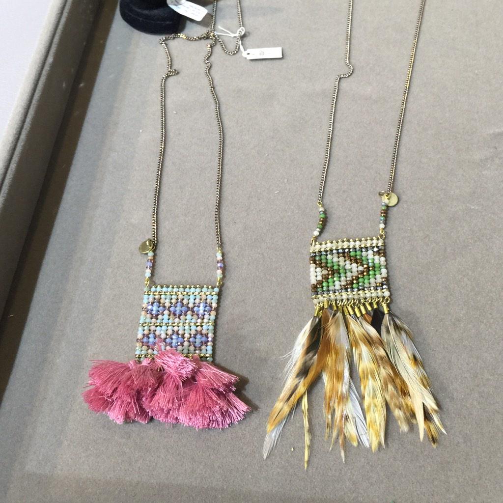 Le_Mien's tweet photo. Cual os gusta más? Con pompones o plumas? http://t.co/c2rn7dXAFW
