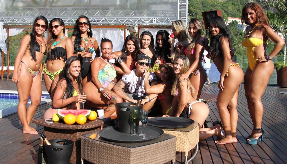 Pornô com coroas negras Chupando a buceta da namorada do meu amigo