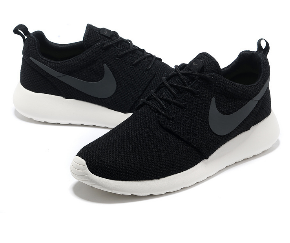 OnlineCamis's tweet photo. NIKE ROSHE RUN !! http://t.co/WQNPldODwV
