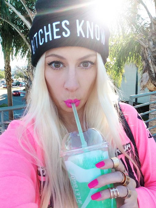 ⚡️☀️🇺🇸✨👅 #BitchesKnow http://t.co/Zv0T6xfySI<a href="/tag/bitchesknow"class="tags">#BitchesKnow</a>